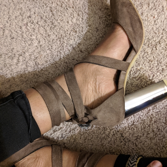 Tan strap sandals - Picture 2 of 5